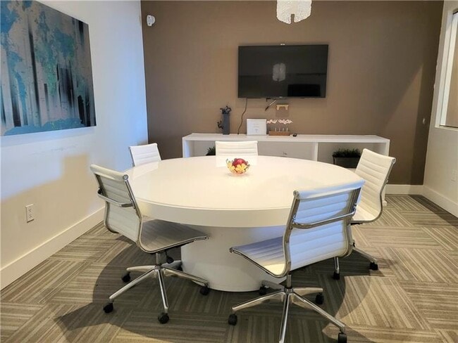 Building Photo - 999 SW 1st Ave