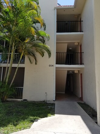 Building Photo - 604 NW 13th St