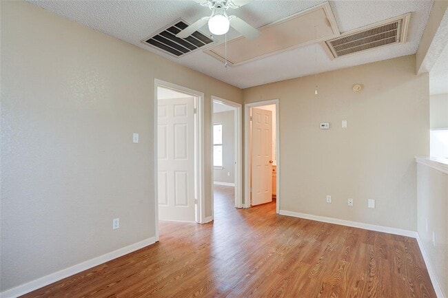 Building Photo - 2122 Jasmine Path