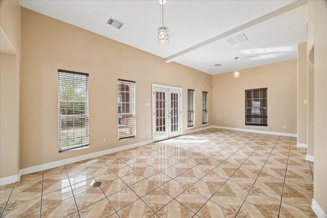 Building Photo - 5027 Creekmont Dr