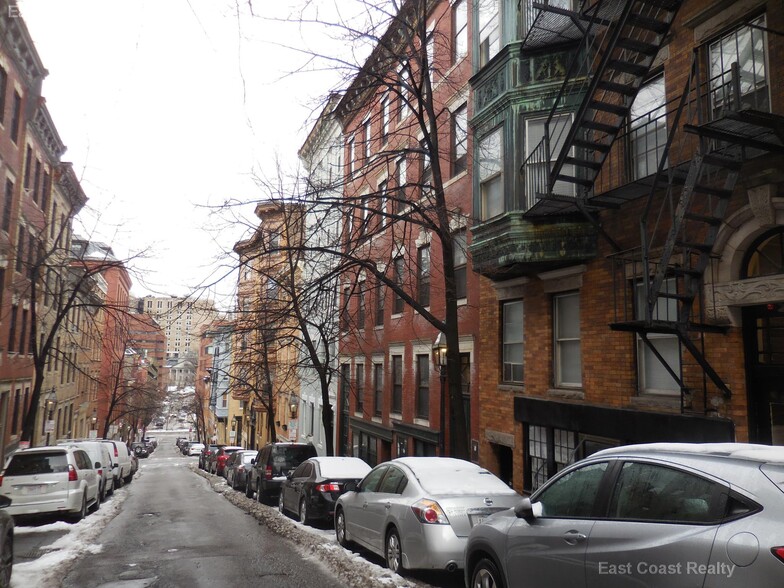 Building Photo - 40 Anderson St