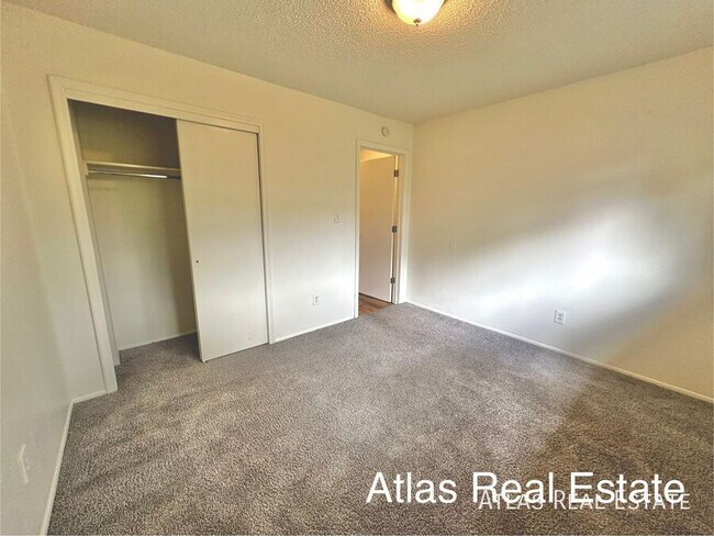 Building Photo - 303 University Dr