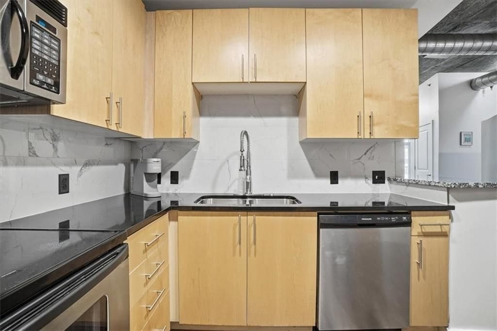 Building Photo - 923 Peachtree St NE