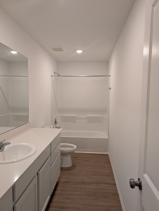 Building Photo - Charming 3 beds 2 baths in New Caney!