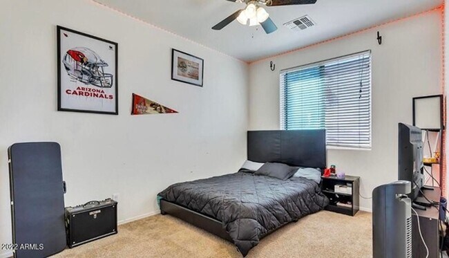 Building Photo - 5 Bedroom, 3 Bath Home with $500 YOUR FIRS...