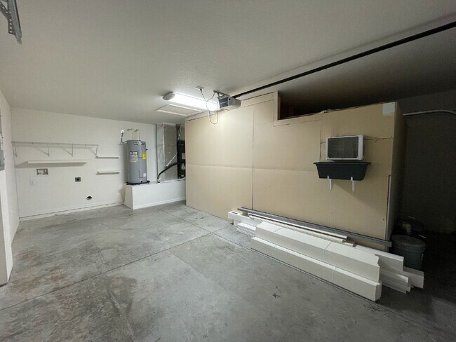 Building Photo - **Beautiful 3 Bd 2 Bath!! AVAILABLE AFTER JUNE 15TH**