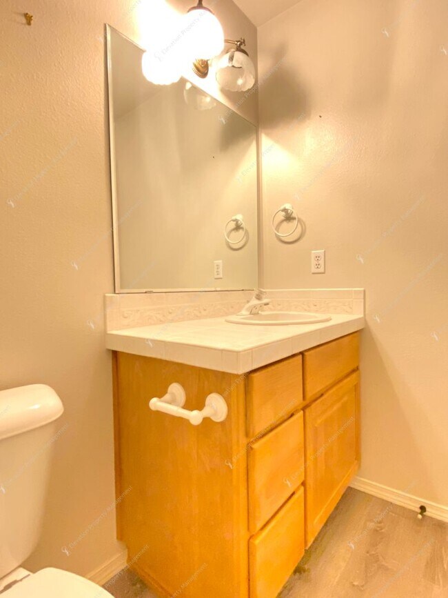 Building Photo - **Unfurnished** Spacious single-level 3 BR...