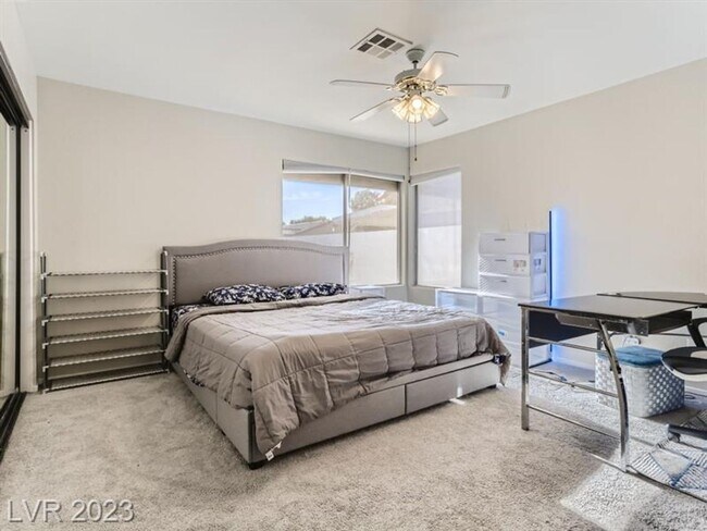 Building Photo - Gorgeous, spacious 1 story fully furnished...