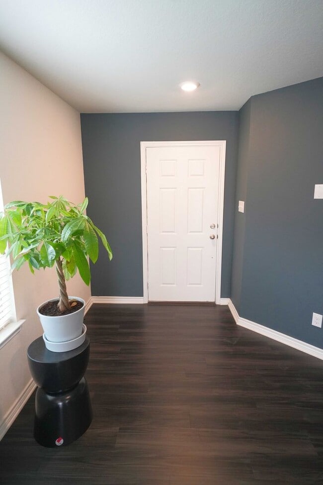 Building Photo - Beautiful Home Now Available in Miller Ran...