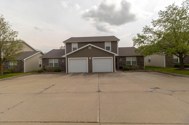 Primary Photo - 3308 E St Charles Rd