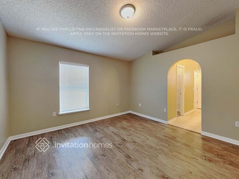 Building Photo - 1710 W Marshall Lake Dr