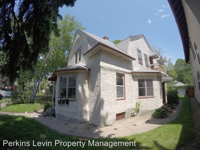 Building Photo - 735 Quincy St NE