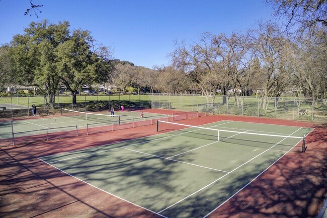 Building Photo - 312 N Alamo Dr