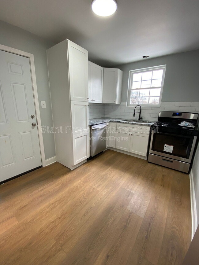 Building Photo - 1505 Franklin Park S