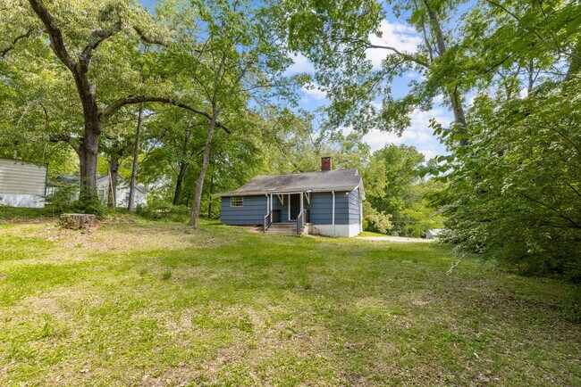 Building Photo - 620 Blue Bell Rd