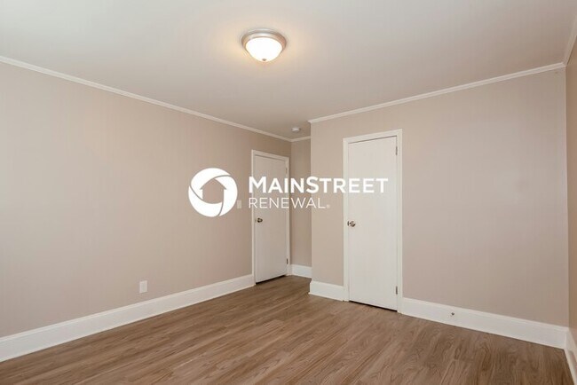 Building Photo - 3 Bedroom Pet-Friendly Home in Charlotte, NC with Main Street Renewal