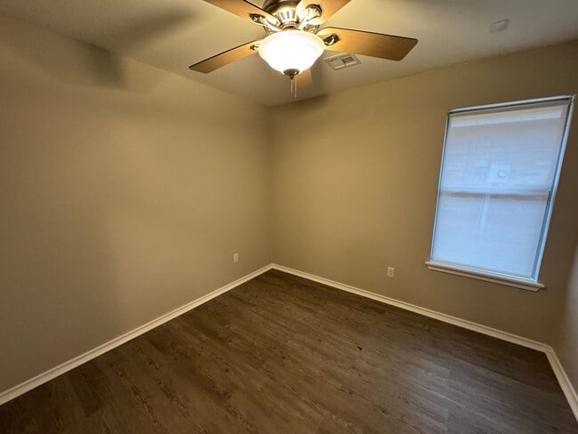 Building Photo - Charming 3 bedroom home with storm shelter in Norman! No carpet and a large pantry!