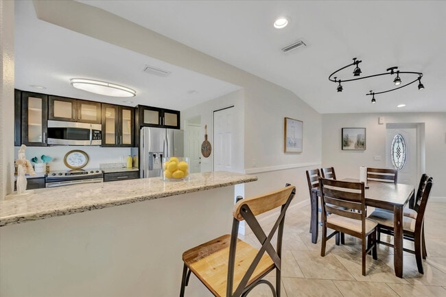 Building Photo - 2529 Croton Ave