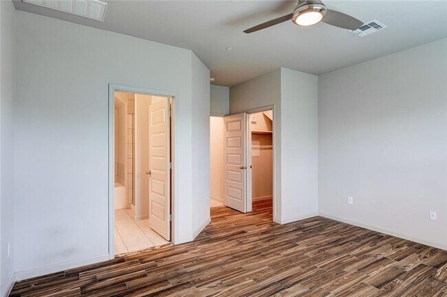 Building Photo - 1620 Bryant Dr