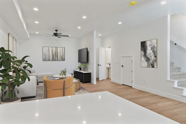 Building Photo - 1094 W Albertine Ln