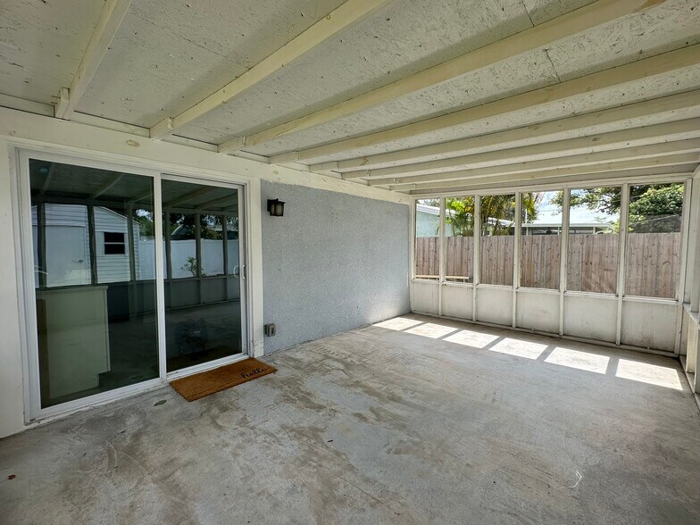 Building Photo - 5932 McKee Lake Dr N
