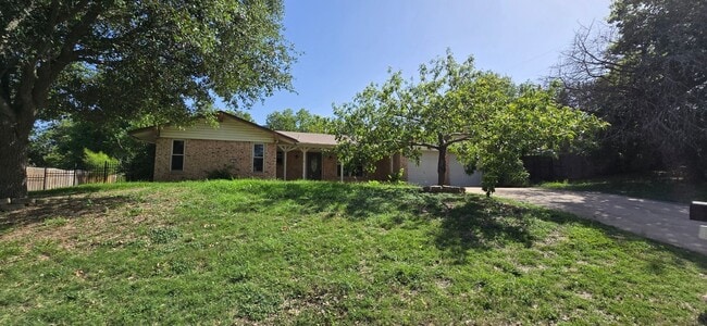 Building Photo - 1109 Shine Ln