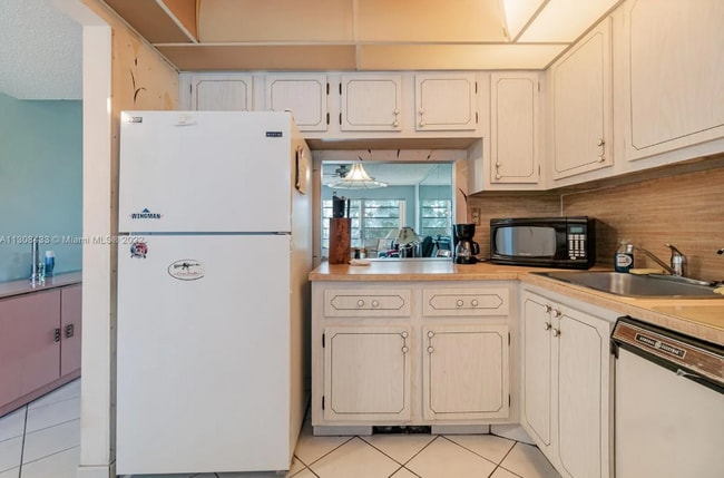 Building Photo - 8360 Sands Point Blvd