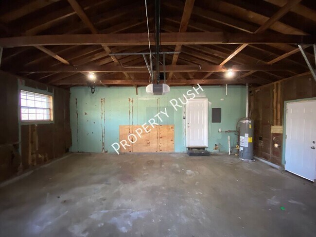 Building Photo - 2337 Mark Ln