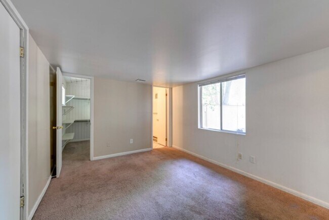 Building Photo - 1000 11th St