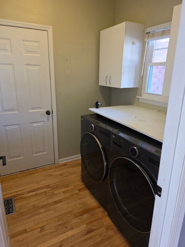 Building Photo - 4 Bedroom! Walk to Jim Warren Park, Franklin TN