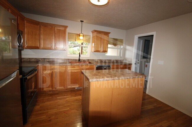 Building Photo - Beautiful Duplex in Kimberling City!