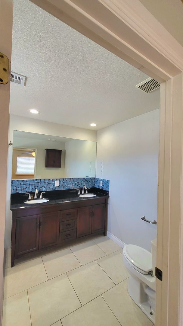Building Photo - CHARLESTON COMMERCIAL CENTER - David Adam ...
