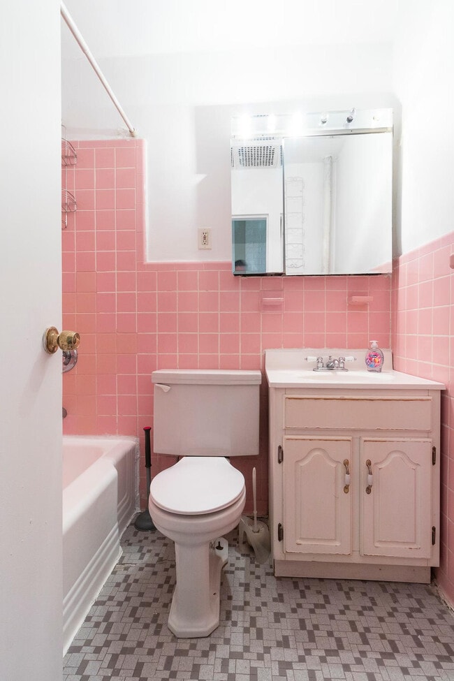 Building Photo - 250 E 82nd St