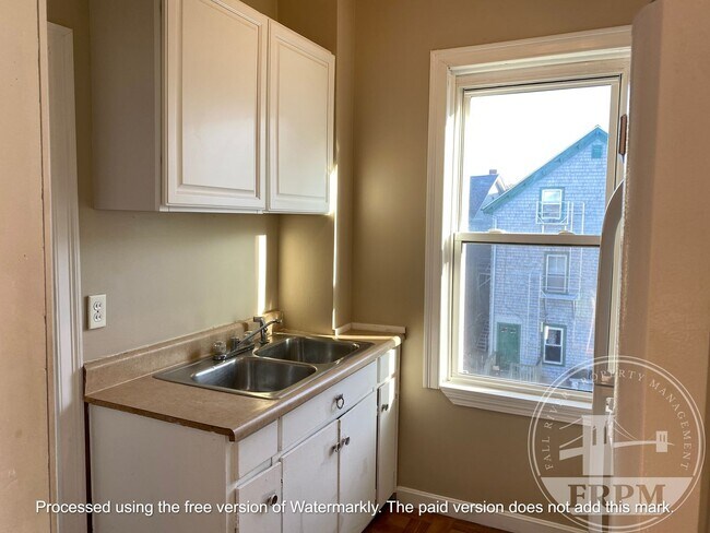 Building Photo - 528 4th St