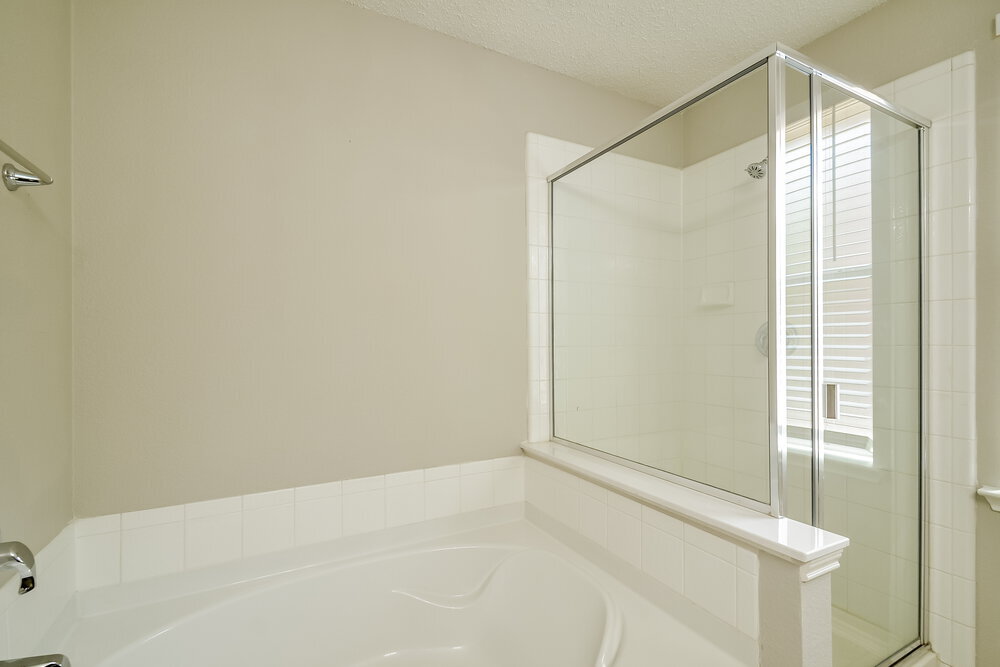 Building Photo - 1620 Logan Dr