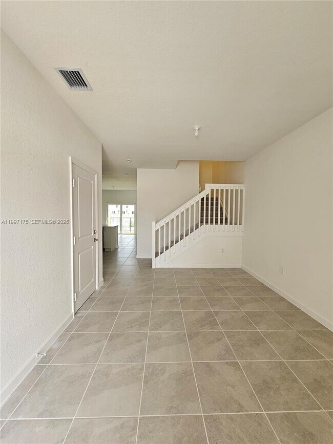 Building Photo - 2739 SE 25th Ave