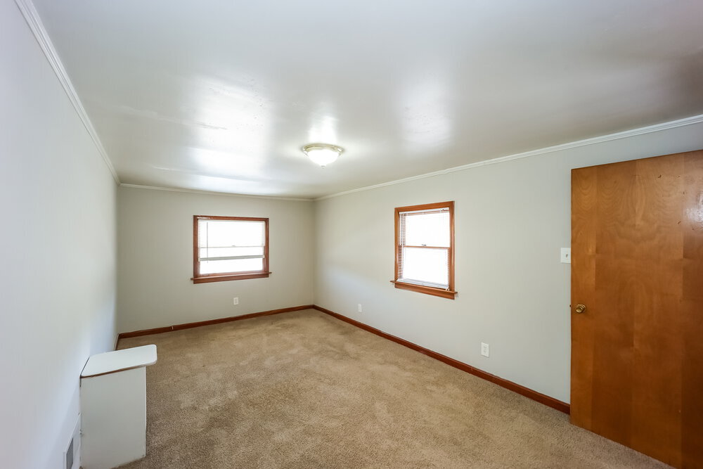 Building Photo - 5299 Sharon St