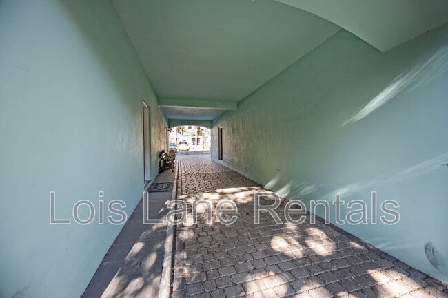 Building Photo - 12 Elliott St