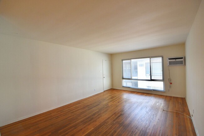 Building Photo - 5103 Cahuenga Blvd