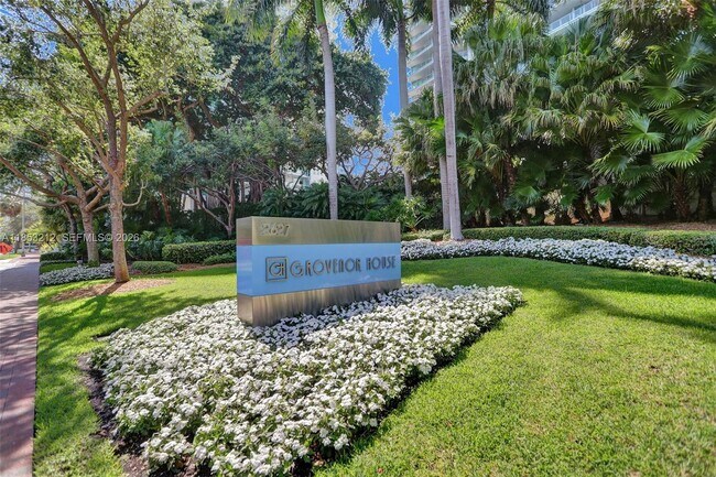 Building Photo - 2627 S Bayshore Dr