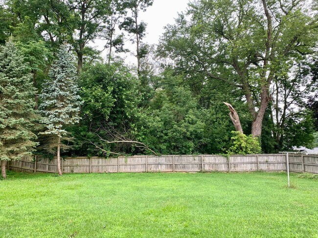 Building Photo - Two Bedroom Home in Northwest Grand Rapids