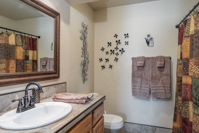 Building Photo - Powder Valley Townhome with Garage