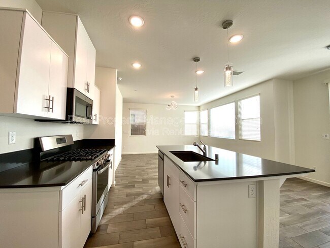 Building Photo - 730 N Bliss Ln