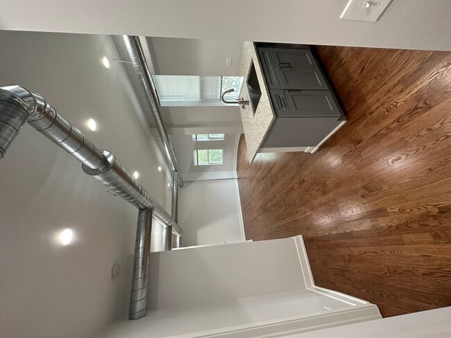 Building Photo - 1444 W Erie St