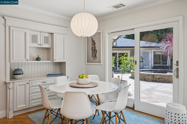 Building Photo - 783 Los Palos Manor