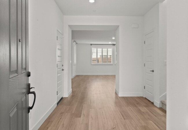 Building Photo - AVAILABLE 08/01/2026 3 YEARS NEW, BUILT BY LENNAR HOMES, 4 BED, 3 BATH, 2 CAR GARAGE