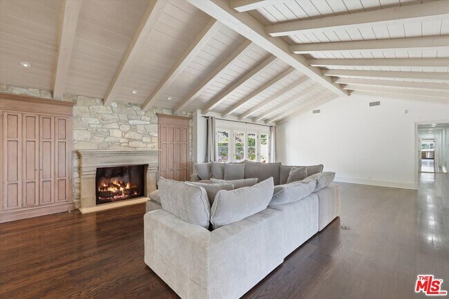 Building Photo - 6460 Via Colinita