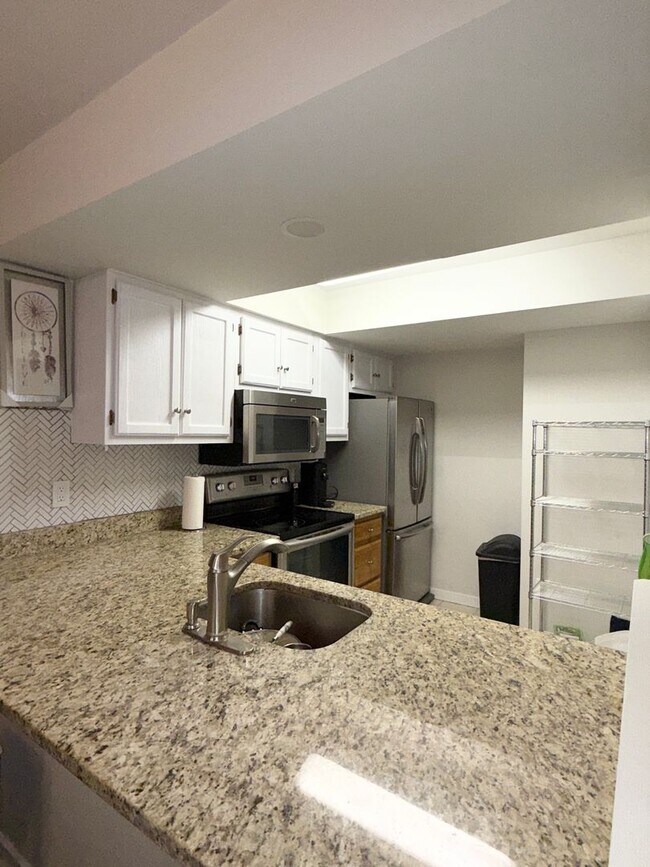 Building Photo - Modern Comfort in Sought-After Gaithersburg