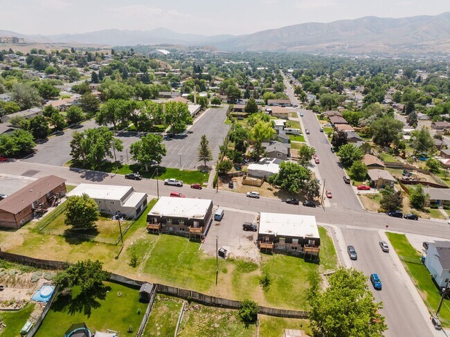 Building Photo - Poplar