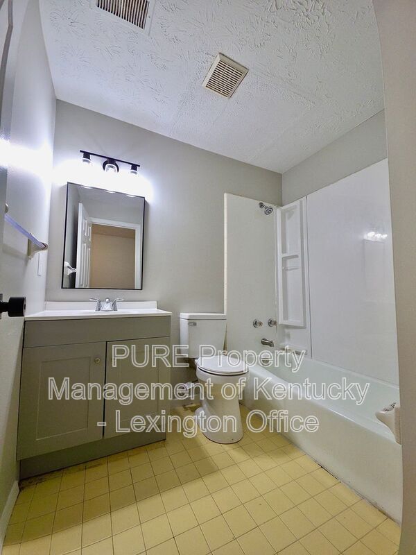 Building Photo - 356 Redding Rd